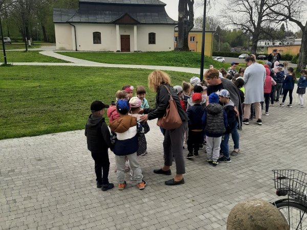 Przedszkolaki w bibliotece