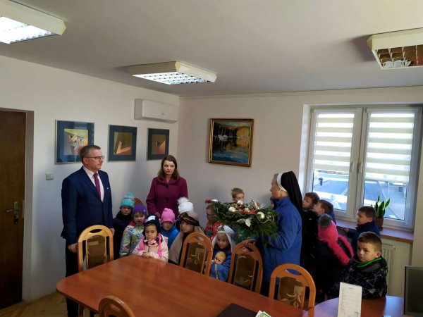 Życzenia Świąteczne - wizyta dzieci z haczowskiej ochronki
