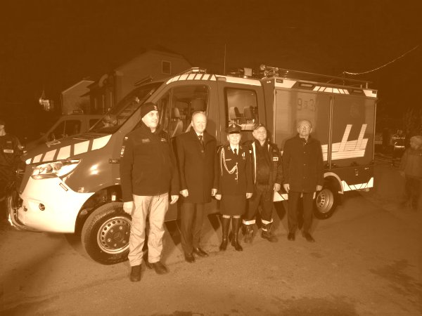 Uroczyste powitanie nowego wozu strażackiego w Jasionowie