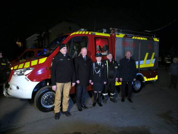 Uroczyste powitanie nowego wozu strażackiego w Jasionowie