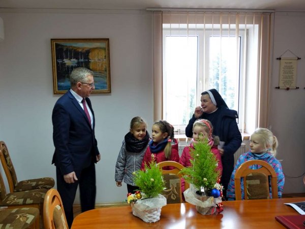 Mali Kolędnicy w Urzędzie Gminy