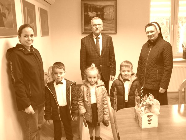 Najmłodsi składają życzenia świąteczne