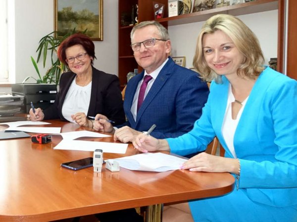Podpisanie umowy w sprawie budowy chodników