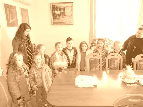 Wielkanocna wizyta najmłodszych - Dzieci z haczowskiej "ochronki" w Urzędzie Gminy